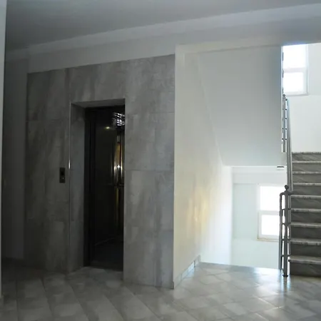 Apartment In Saranda Near Sandy Beach شقة *