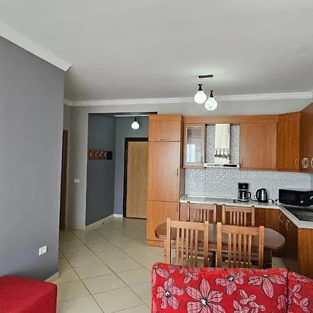 Apartment In Saranda Near Sandy Beach شقة ساراندا
