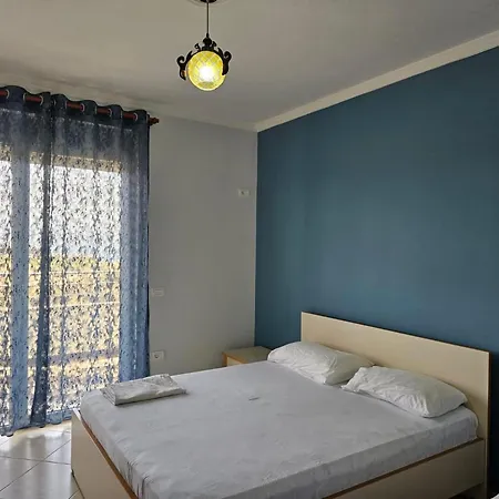 Apartment In Saranda Near Sandy Beach شقة