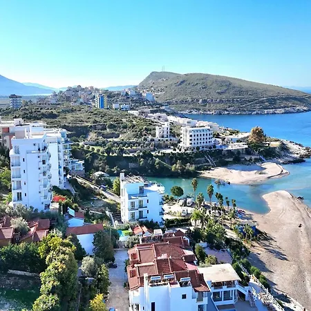Apartment In Saranda Near Sandy Beach شقة